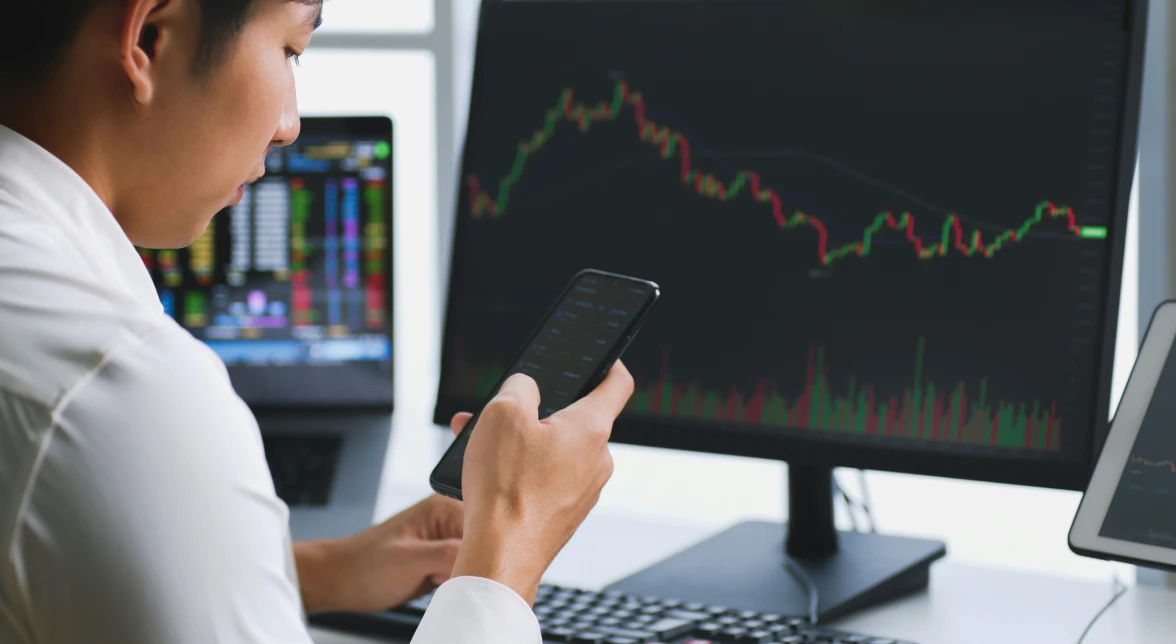 img-trading-on-screen